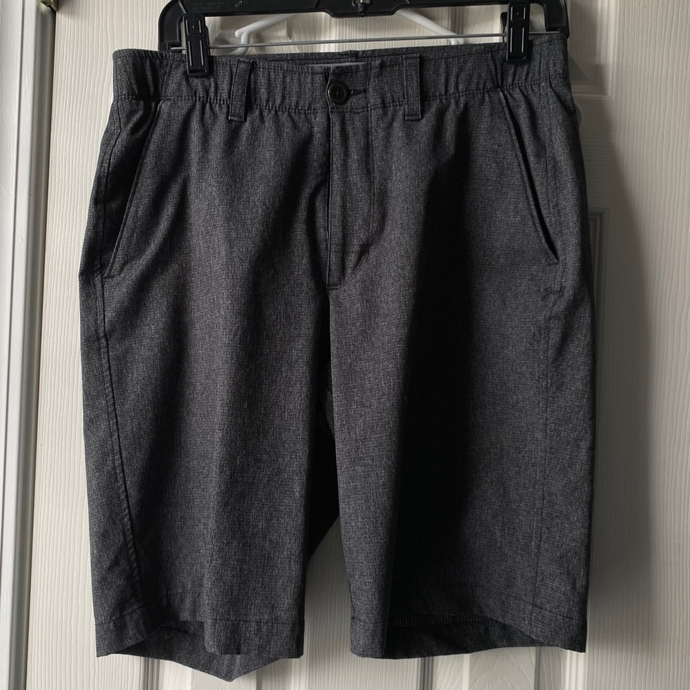 Under Armor Golf Shorts - loose fit - size 32